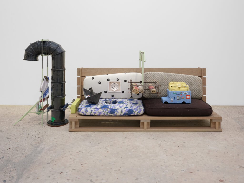 La performance arriva da Miu Miu con una mostra in occasione di Art Basel Paris