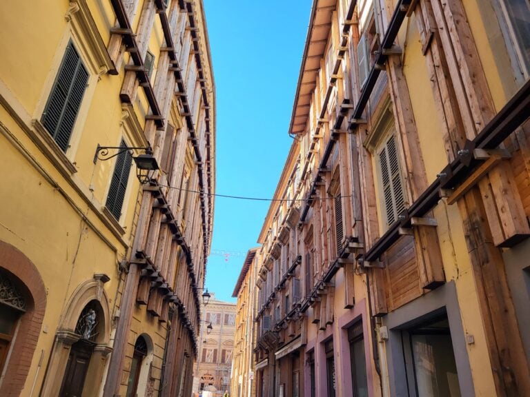 Il centro storico di Camerino, tra cantieri avviati ed edifici ancora in attesa