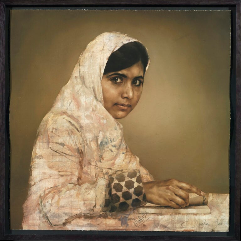 jonathan yeo girl reading malala yousafzai A Londra la Town Hall di Camden riapre come centro culturale per mostre ed eventi multidisciplinari