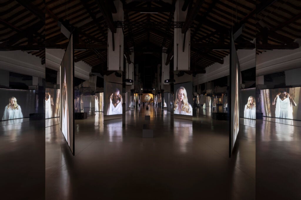 Installation view, Isaac Julien, All That Changes You. Metamorphosis, Palazzo Te, Mantova, 4 Ottobre 2025 – 01
Febbraio 2026. Courtesy l'artista, Victoria Miro e Jessica Silverman. © L'artista.
Fotografie: Andrea Rossetti / Palazzo Te