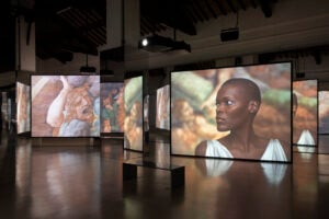 A Palazzo Te di Mantova l’installazione filmica dell’artista Isaac Julien è monumentale