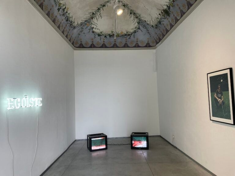 la bella estate palazzo re rebaudengo guarene cn foto claudia giraud 2 1200x900 1 In Piemonte la mostra che celebra i 30 anni della Fondazione Sandretto Re Rebaudengo e inneggia agli Anni Novanta 