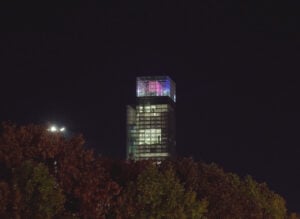 Si accendono le nuove Luci d’Artista a Torino. Chiara Camoni e le altre novità: le foto