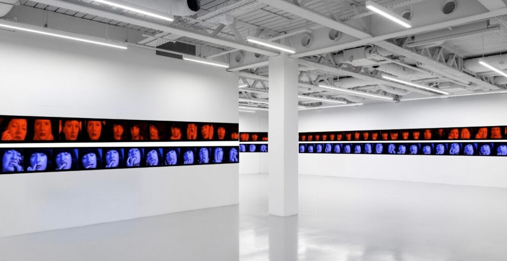 A Londra la mostra che trasforma due celebri performance video di Marina Abramović in esperienza immersiva