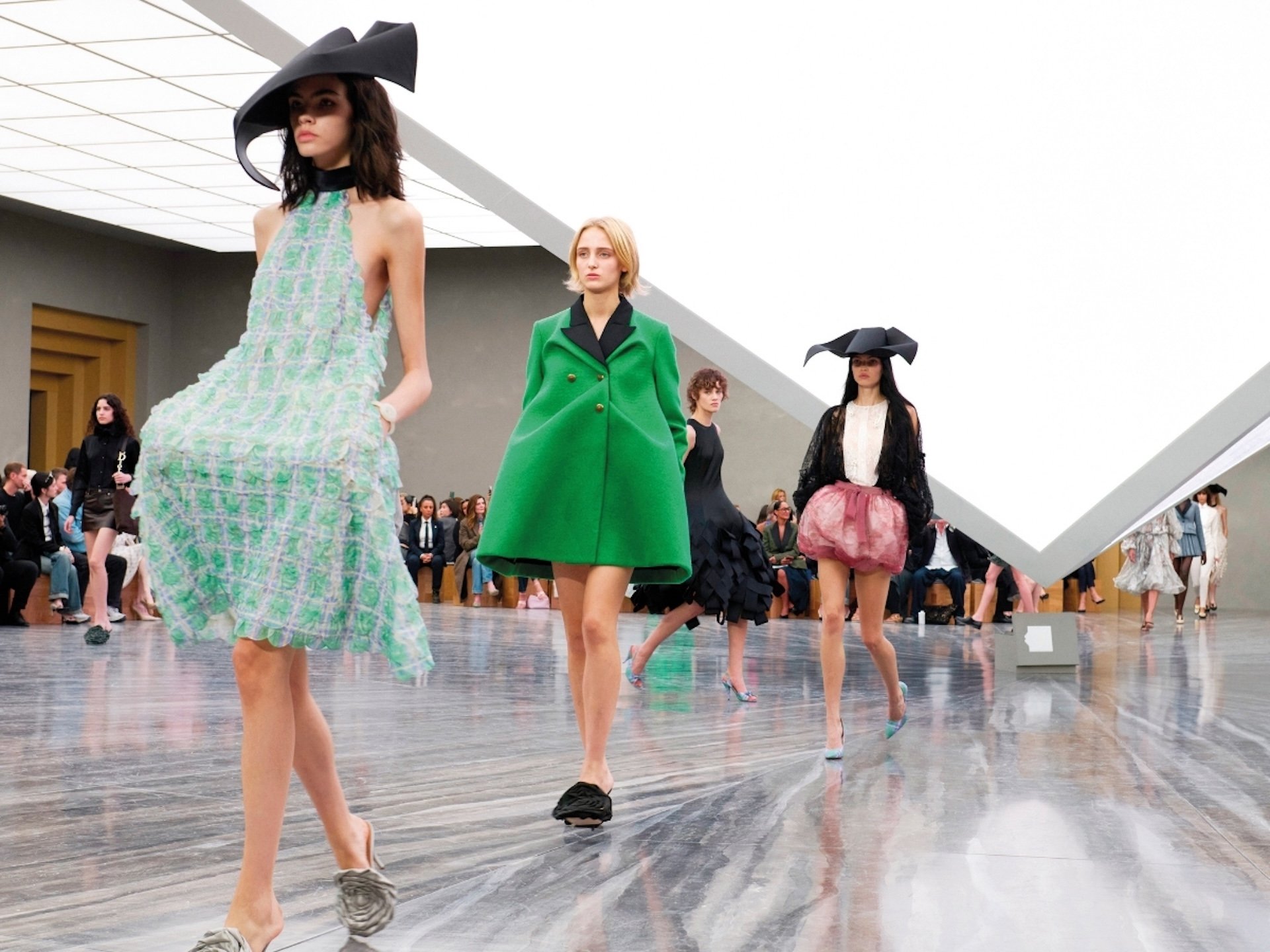 Il momento finale dello show Valentino s:s 2026