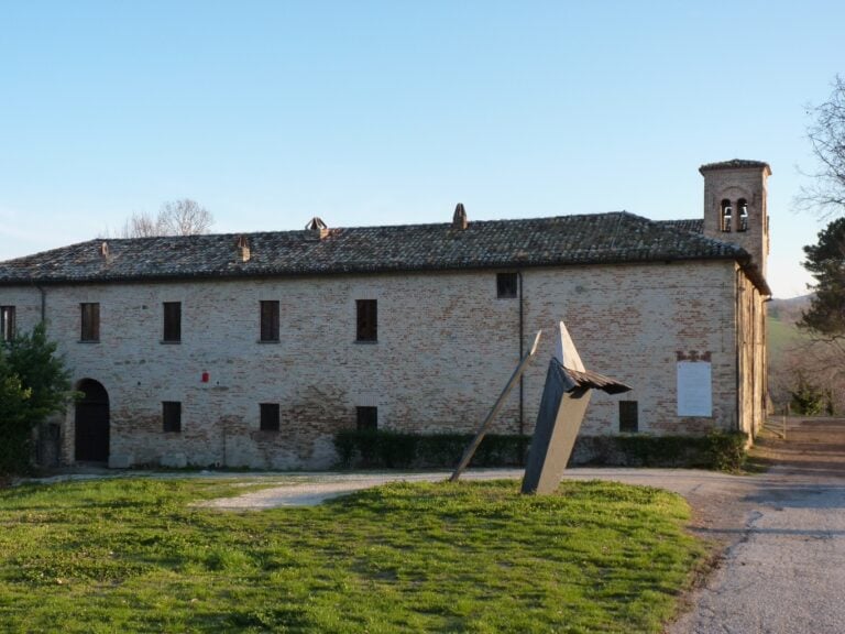 La collezione di arte contemporanea che trova casa in un ex convento alle porte di Pesaro