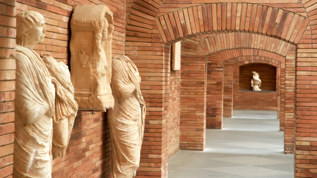 Più colore nei musei italiani. Un excursus da Winckelmann fino a Gino De Dominicis