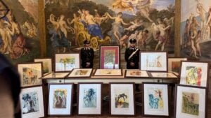 Sono state sequestrate 21 opere di Salvador Dalí in una mostra appena aperta a Parma