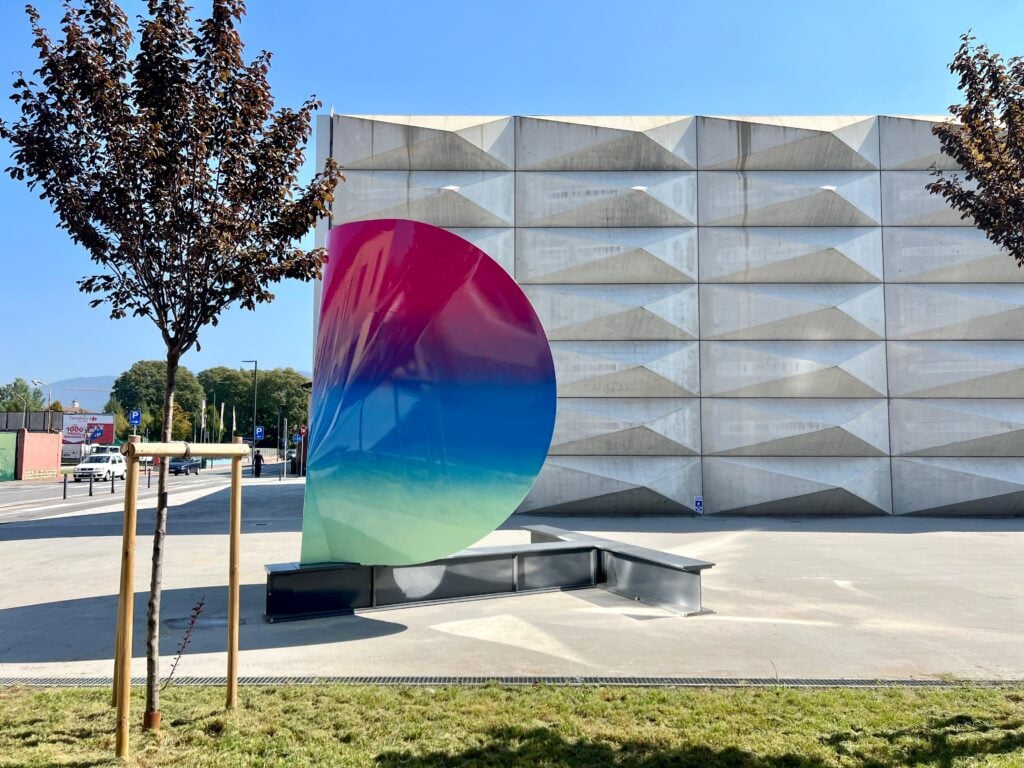 photo 2025 09 25 09 46 05 L’opera di Patrick Tuttofuoco che rigenera un angolo di Brescia è multicolore (e multiculturale) 