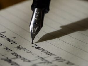 Come sta la giovane poesia italiana? 10 nomi che stanno ridefinendo la scena emergente