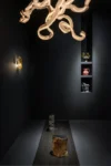 Wei Xiaoyan, Opia Lamp//3; Unicoggetto/Zihan Zhao, Khipu Chandelier; Duccio Maria Gambi, Immersive collection; Natalia Triantafylli, Abyssal Amphora; Panorammma, Soft Goblet; Duccio Maria Gambi, Far Deep Void S2N2. Fotografia: Piercarlo Quecchia, DSL Studio