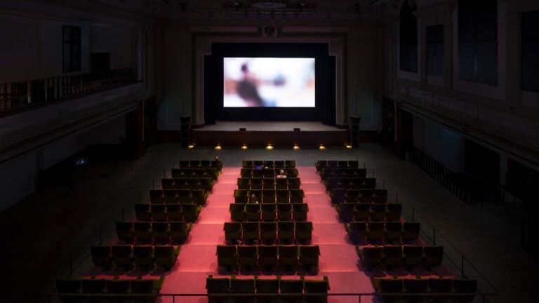 prada mode london03 Il brand italiano Prada realizza un cinema d’artista a Londra per riflettere sulla spettatorialità