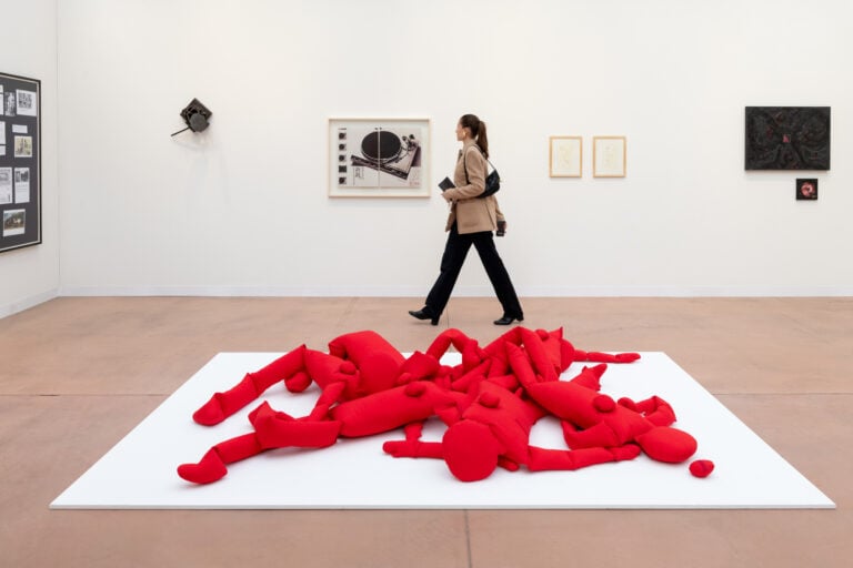 Moda ovunque. Anche ad Art Basel Paris 2025 non è mancata. Ecco gli esempi