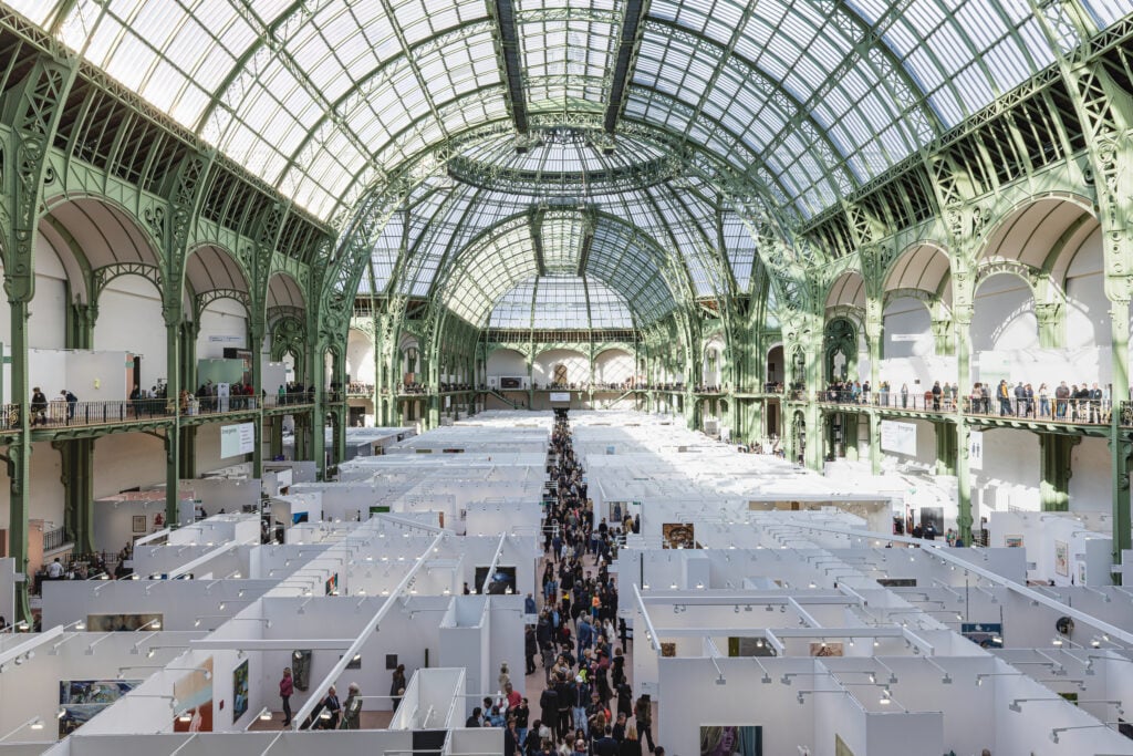 printapprox21x14cmabp25publicinteractionsprgeneralihires 2 Moda ovunque. Anche ad Art Basel Paris 2025 non è mancata. Ecco gli esempi