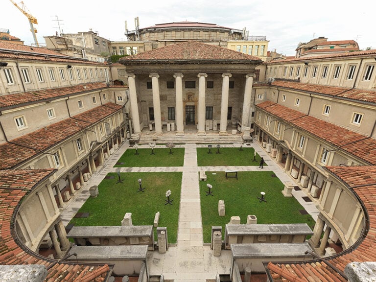 Raffaello Galiotto, Axis mundi, Museo Lapidario Maffeiano Verona, 2025 © Raffaello Galiotto