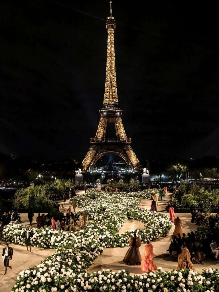 saint laurent primavera estate 2026 I set più folli delle sfilate sono firmate dallo studio Bureau Betak 