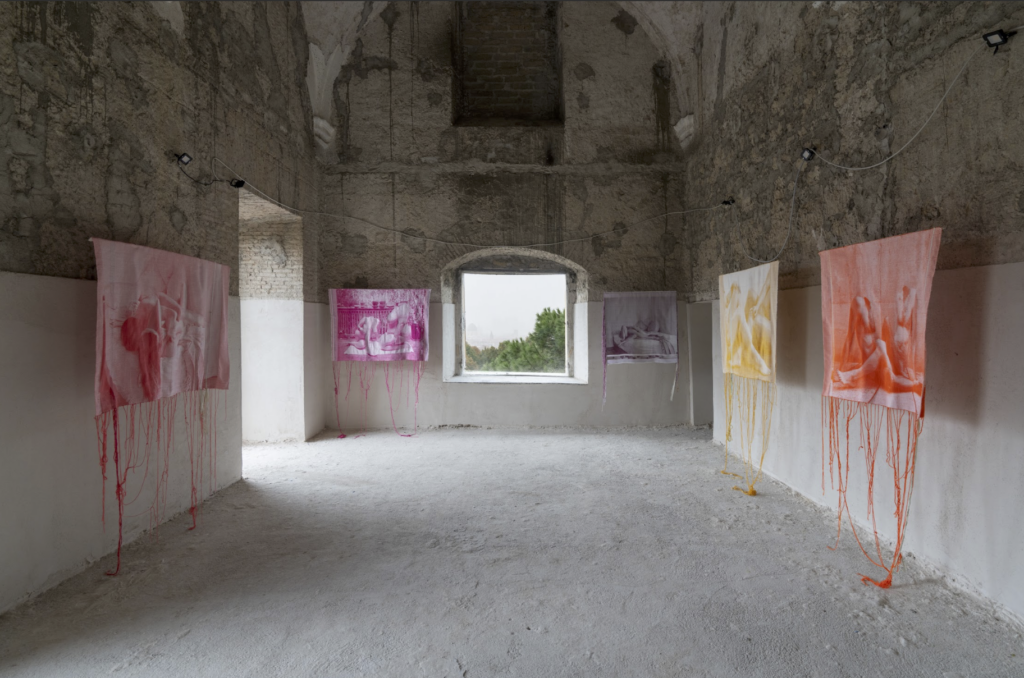 T293 presenta Tangled Dreams di Mia Weiner, La Santissima | Ex Ospedale Militare, 2024. Ph credits Amedeo Benestante, Courtesy Art Days - Napoli Campania
