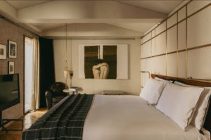 Nell’hotel più creativo e artistico di Venezia inaugura la mostra di un artista italiano da riscoprire