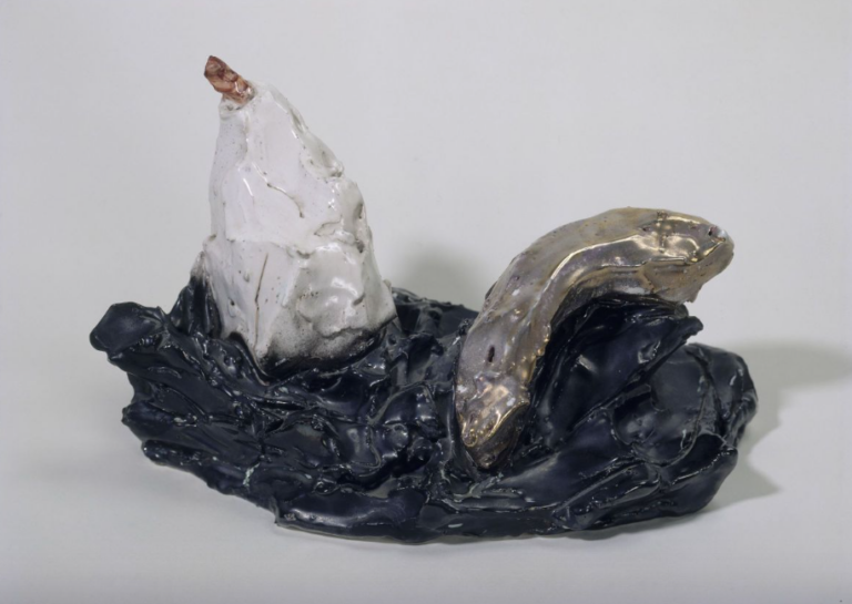 Lucio Fontana, Banana e pera, 1938, terracotta invetriata, 16,6 x 34 x 24 cm, Rira Collection.