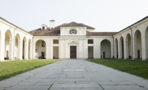 Nell’ex cimitero di San Pietro in Vincoli di Torino va in scena un “funerale performativo”. Intervista all’artista 