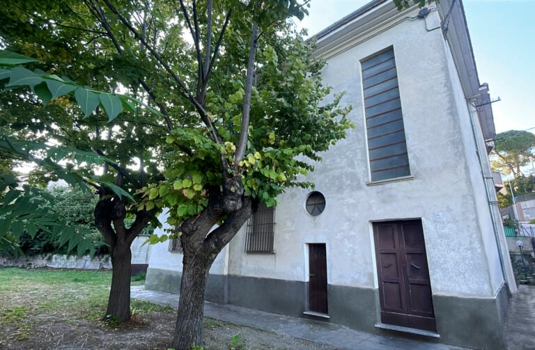 In un’ex caserma in Abruzzo nasce uno spazio dedicato alle ceramiche d’artista