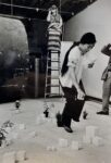 Takako Saito gioca durante la _FLUX GAMES Fest_ a New York nel 1973 - Photo ©Peter Moore