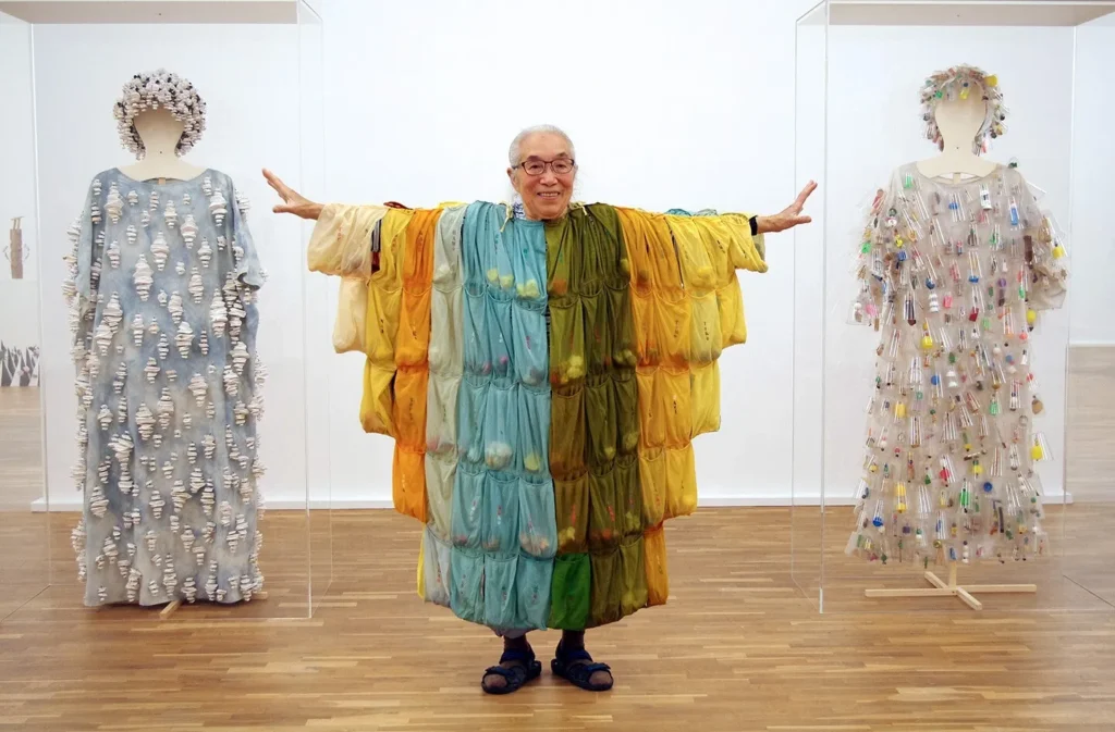 Morta l’artista Takako Saito, la regina giapponese delle scacchiere di Fluxus