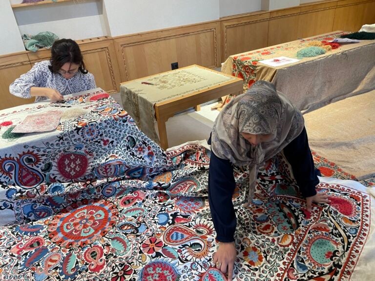 Tashkent, Madina Kasimbaeva, artista del ricamo suzani, photo Claudia Giraud
