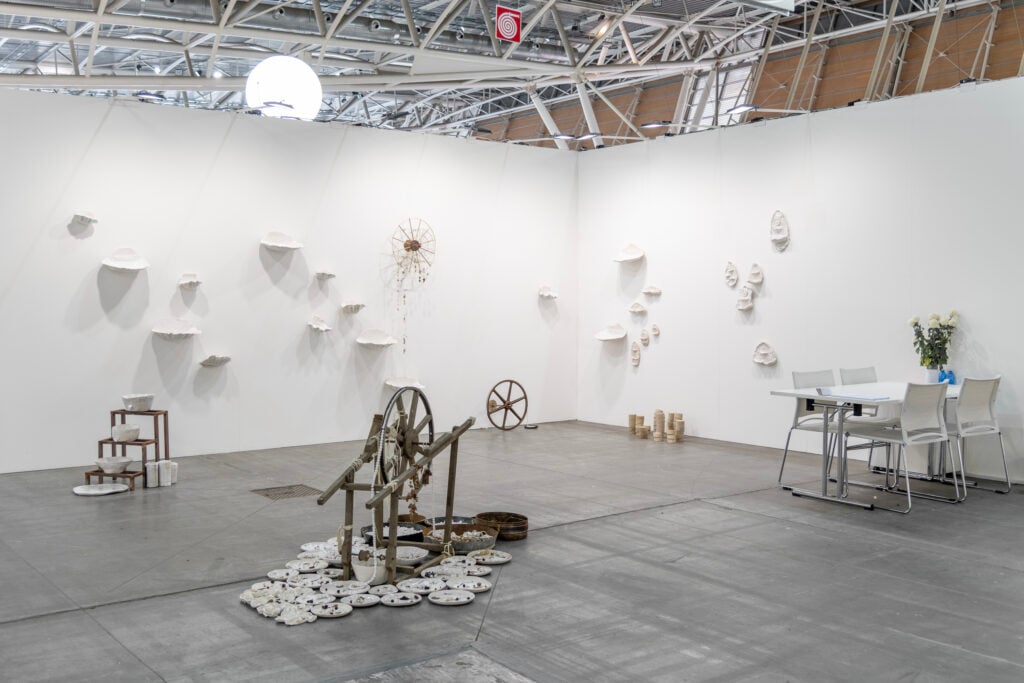 torino stand rosa santos 2025 ph irene fanizza 9 Artissima 2025 a Torino: gli stand da non perdere alla fiera più contemporanea d’Europa