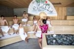 un rituale di aufguss dispirazione orientale Opera lirica direttamente in sauna. In Veneto l’esperimento di sauna-teatro 