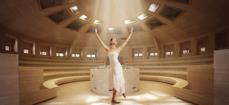 Una coreografia di Nicoletta Manni, Prima Ballerina, ‚toile del Teatro alla Scala di Milano e la nuova testimonial di Aquardens