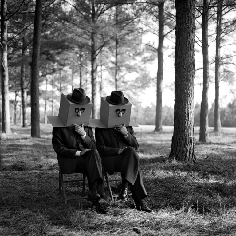 Men with boxes on head, Brunswick, GA, 2001. Credits: Rodney Smith
