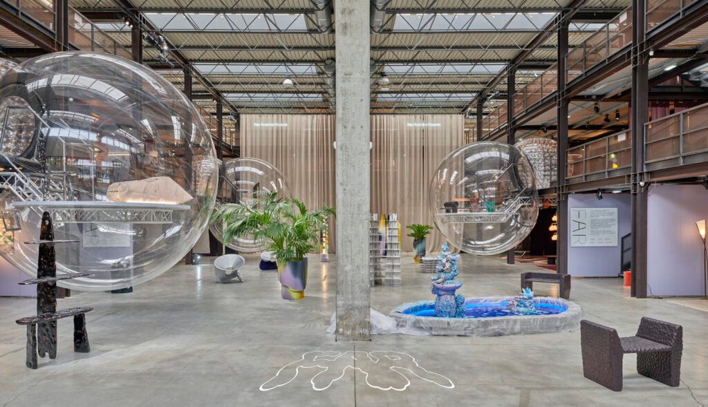 L’incredibile spazio di Milano dedicato al design compie 10 anni. Un libro sul Nilufar Depot