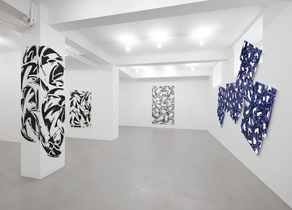 La pittura di Gianni Asdrubali protagonista a Milano in una mostra su due spazi espositivi