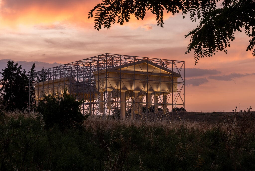 Il Parco Archeologico di Herakleia in Basilicata ha un nuovo percorso di arte contemporanea 