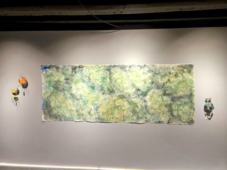 A Venezia un’installazione immersiva ricrea le forme del sottobosco. Le foto