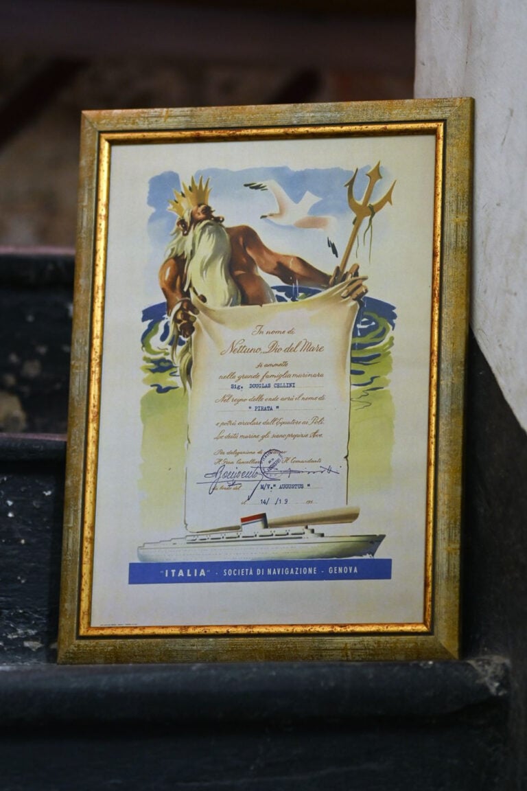 A Genova una mostra d’arte contemporanea che trasforma in museo l’antico negozio d’abbigliamento