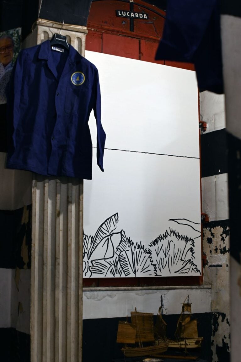 A Genova una mostra d’arte contemporanea che trasforma in museo l’antico negozio d’abbigliamento