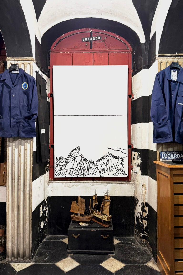 A Genova una mostra d’arte contemporanea che trasforma in museo l’antico negozio d’abbigliamento