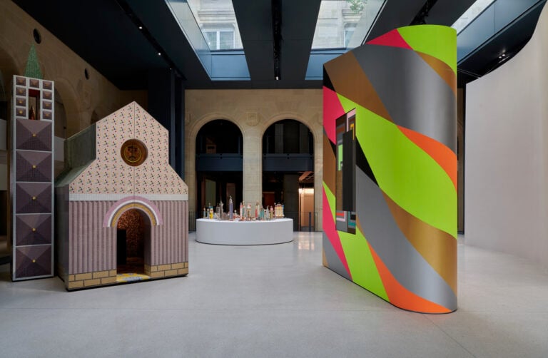 8 La nuova sede di Fondation Cartier a Parigi inaugura con una mostra - tributo alla storia della città 