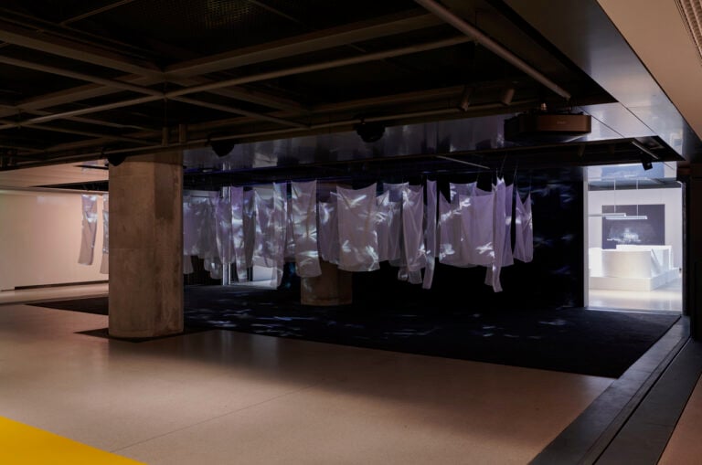 9 La nuova sede di Fondation Cartier a Parigi inaugura con una mostra - tributo alla storia della città 