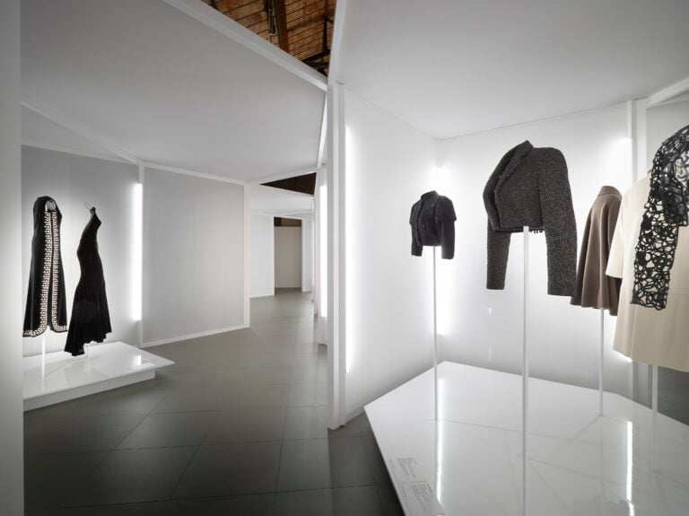 Azzedine Alaïa e Cristobàl Balenciaga come non li avete mai visti in una mostra a Prato 