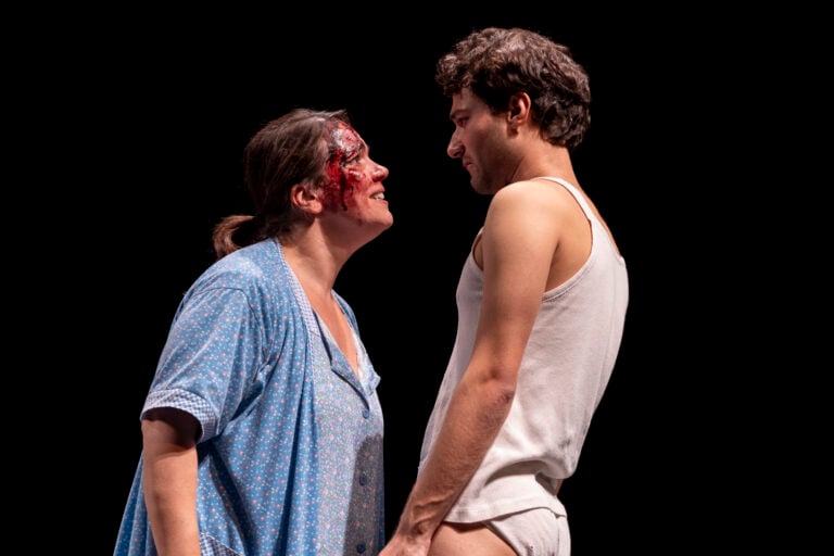 Angelo del Focolare di Emma Dante, foto di scena, da sx Leonarda Saffi, David Leone photo ®Masiar Pasquali