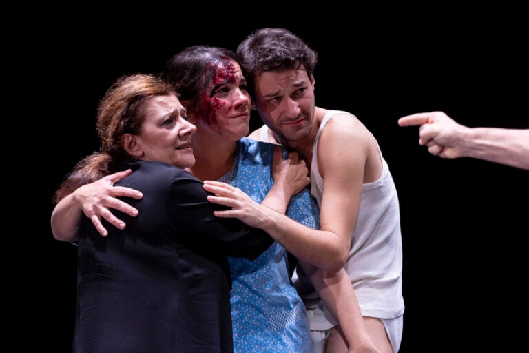 Angelo del Focolare di Emma Dante, foto di scena, da sx Giuditta Perriera, Leonarda Saffi, David Leone, photo ®Masiar Pasquali