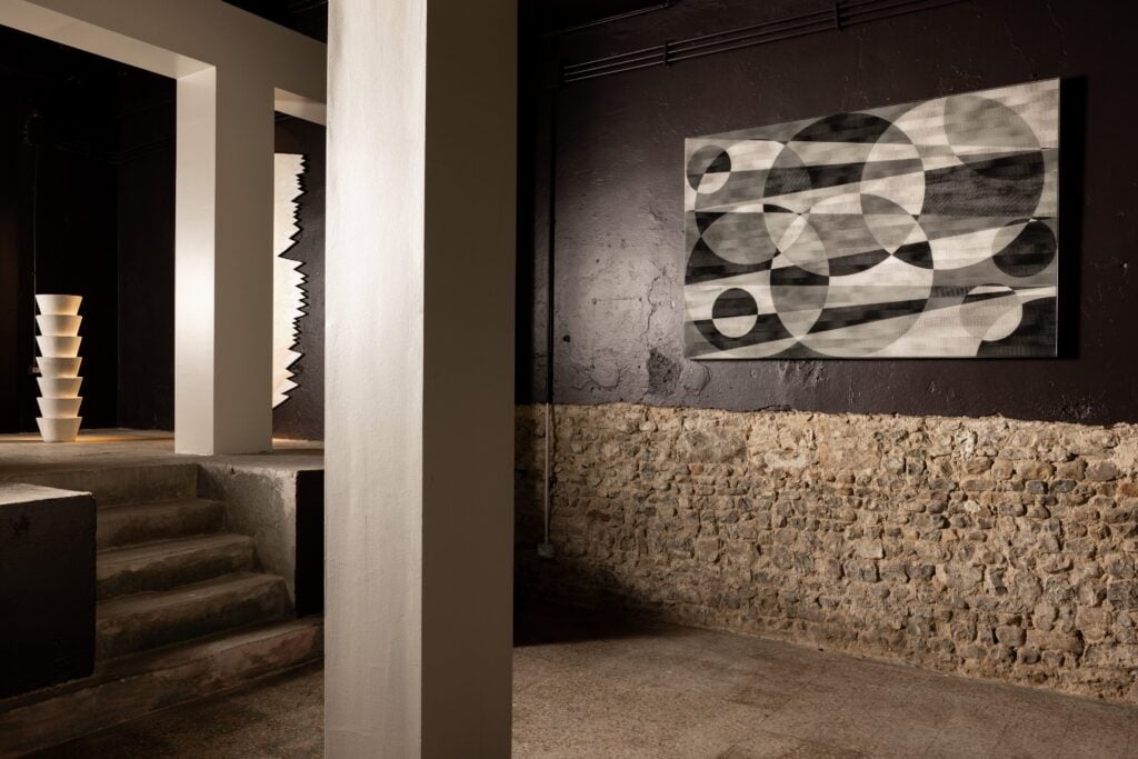 Alla Galleria Bunker di Firenze una mostra per ripensare il rapporto tra arte e spazio espositivo