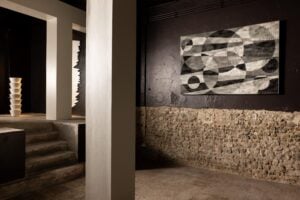 Alla Galleria Bunker di Firenze una mostra per ripensare il rapporto tra arte e spazio espositivo