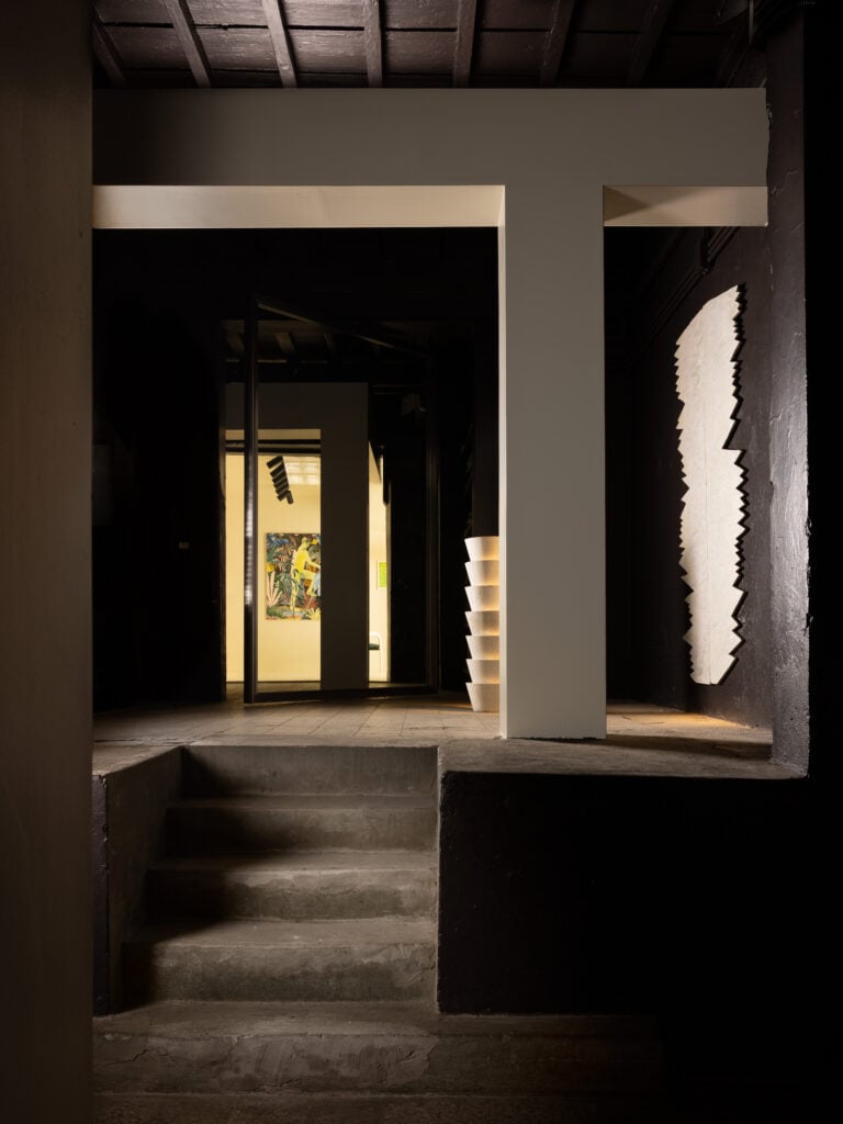 bunkerscatolabianca 4 Alla Galleria Bunker di Firenze una mostra per ripensare il rapporto tra arte e spazio espositivo