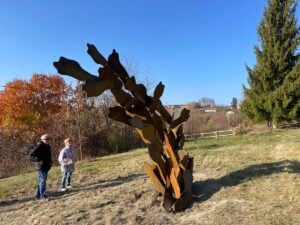 In Piemonte continua a spuntare nuova arte pubblica vicino al santuario con la cupola più grande del mondo 