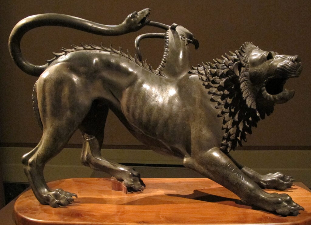 Il ritorno della Chimera d’Arezzo. Riapre a Firenze la sala dedicata al capolavoro etrusco