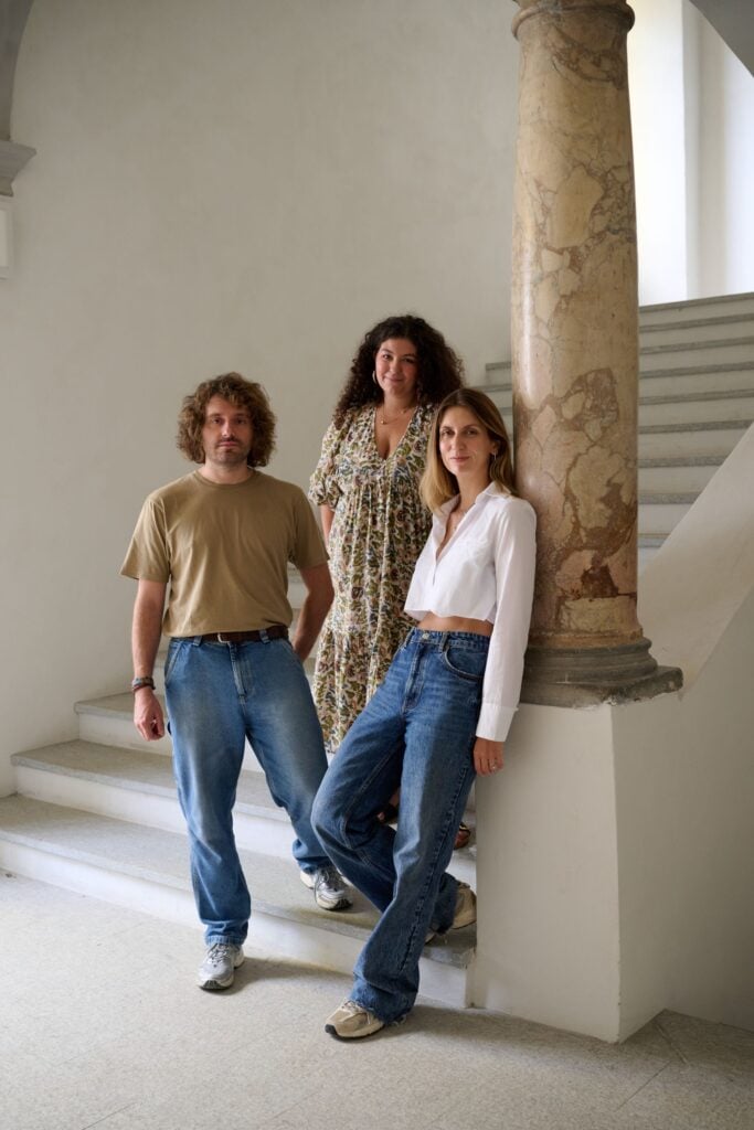 Tatiana Palenzona e Amina Berin con Michelangelo Buzzi. Photo Lorenzo Morandi, Courtesy MARES